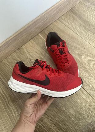 Кросівки nike 38 розмір червоні унісекс