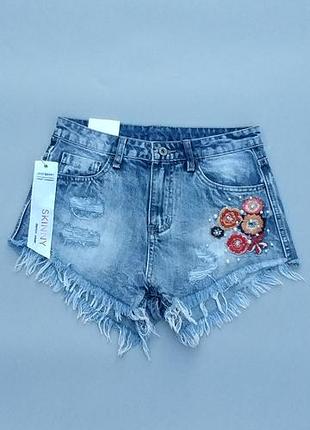 Шорти джинсові жіночі рвані з вишитими квітами skinny denim wear, розмір m/38.