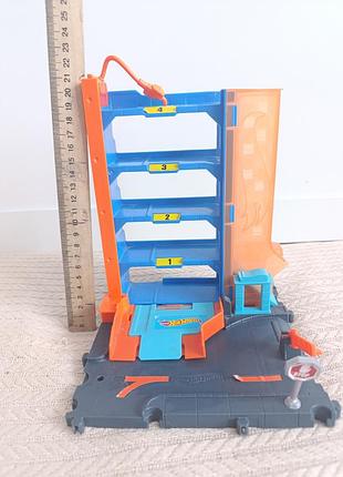 Прянка-заправка с лифтом hot wheels хотвилс