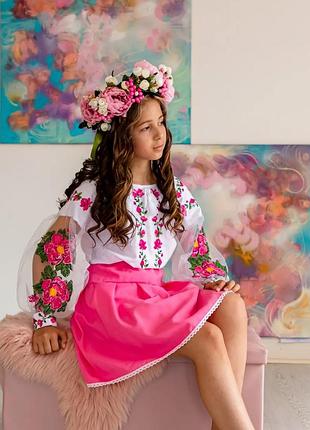 Вышиванка для девочки с розовыми цветами