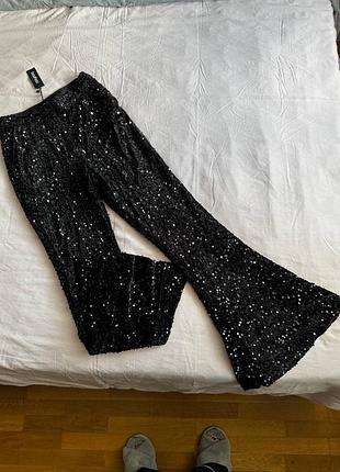 Штани в паєтку кльош boohoo