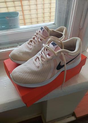 Nike кроссовки женские