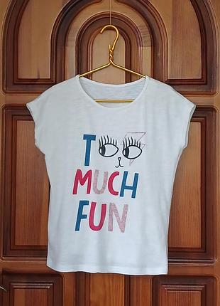 Футболка з написом too much fun