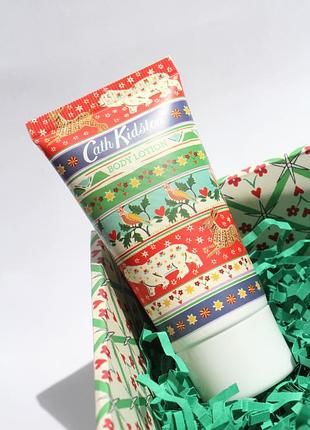 🌲🫐 англійський лосьйон для тіла cath kidston з червоними ягодами та кедром новорічний льсьон крем для тіла