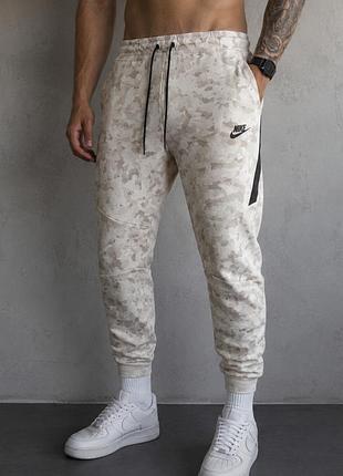 Спортивні штани від бренду nike tech fleece
