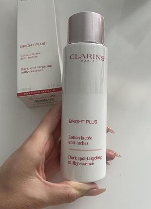 Молочко для обличчя від пігментації clarins bright plus dark spot-targeting milky essence 200 ml