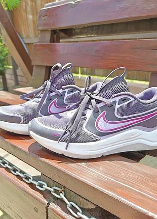 Спортивные кроссовки nike cosmic runner в фиолетовом цвете, размер 35-36