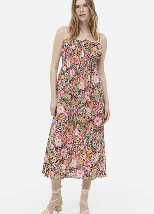 Красива сукня на бретельках сарафан в квіти h&m