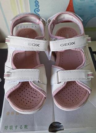 Сандалії для дівчинки geox