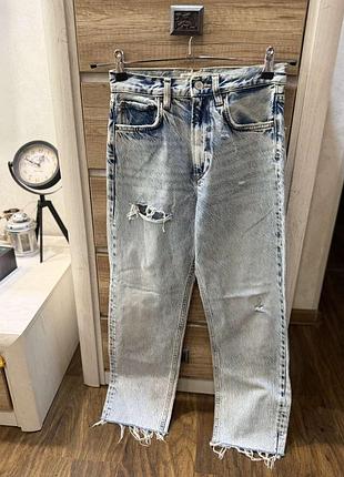 Джинси від бренду zara