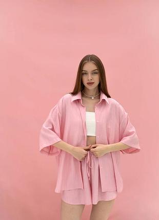 Женский летний легкий костюм оверсайз-рубашка и короткие шорты розовый
