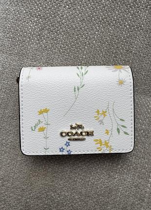 Мини сумочка-кошелек coach цветочный принт молочный цвет 2