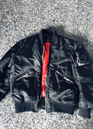 Бомбер атлас плотный утепленый zara