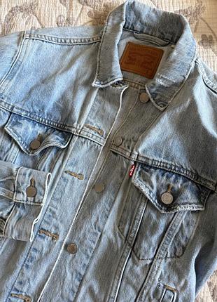 Levi’s premium джинсова жіноча куртка класичного крою.