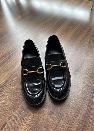 Лофери чорні zara 39 розмір туфлі з пояжкою