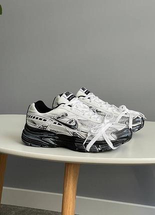 Жіночі кросівки nike initiator white black custom