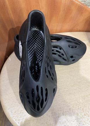 Шльопанці yeezy 2