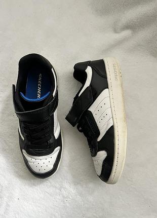 Кросівки фірми skechers 35 розміру по устілці 23 см.