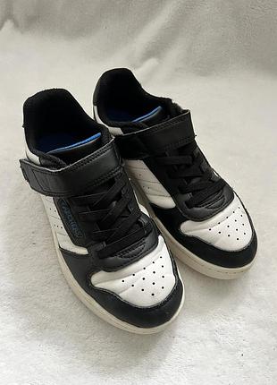 Кроссовки фирмы skechers 35 размера по стельке 23 см.