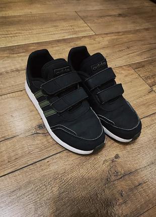 Кросівки, adidas, р. 31,5, устілки 20,5см