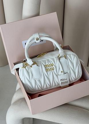 Женская сумка miu miu arcadie matelassé nappa leather bag premium белый