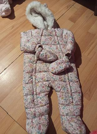 Продам комбинезоны на девочку зима , весна и осень размеры разные от 6 месяцев за всё 500 гривень  можно и по одному