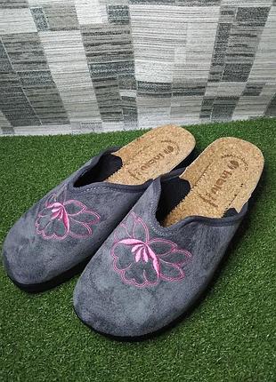 Жіночі капці
