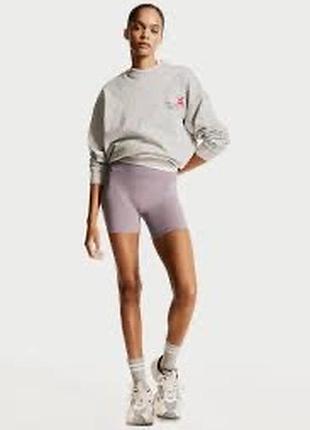 Короткі спортивні шорти від бренду h&m, що належать до лінійки спортивного одягу h&m move