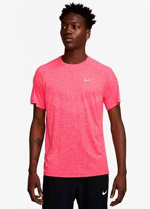 Спортивна бігова футболка nike stride dri-fit adv short-sleeve running