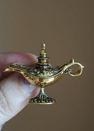 Волшебная брошь лампа алладина, эмаль, волшебник