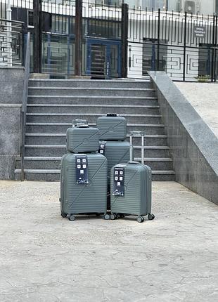 Подарунок кейс поліпропілен msb кейс + середня валіза на колесах 4 колеса 75 літрів