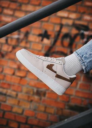Бежевые кроссовки найк эйр форс унисекс nike air force 1 overwood lx 40