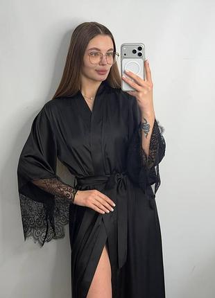 Элегантный длинный шелковый халат с кружевом