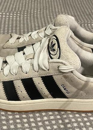 Adidas кросівки