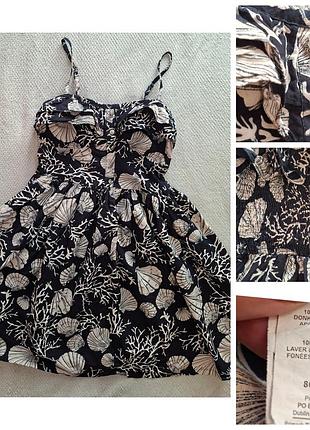 Короткий летний сарафан от бренда ookprimark, с оригинальным морским принтом в виде ракушек и кораллов.