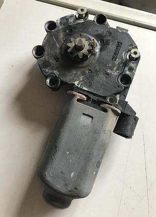 Бу двигатель стеклоподъемника передней правой двери renault laguna 1, 7701470852