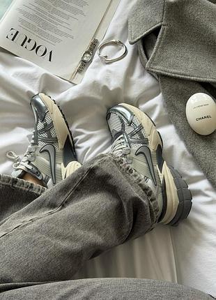Женские кроссовки nike v2k runtekk summit white metalic silver