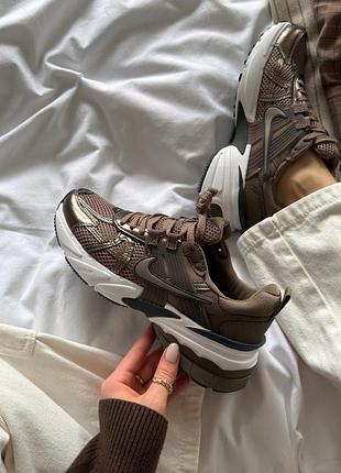 Жіночі кросівки nike v2k runtekk mink brown