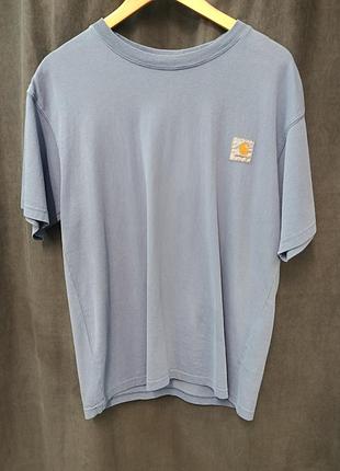 Новая футболка carhartt серо-голубого цвета. качественный материал, комфортная посадка и стильный дизайн. отличный выбор на каждый день.