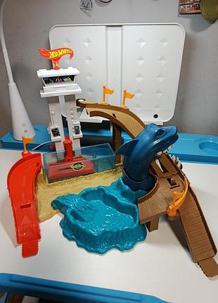 Ігровий набір трек hot wheels охота на акулу