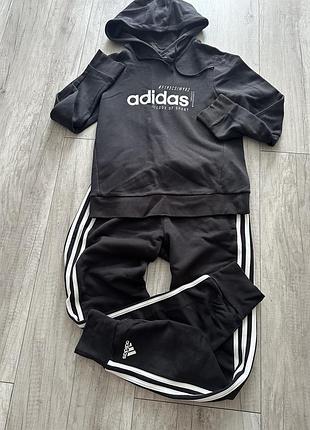Продаю костюм adidas