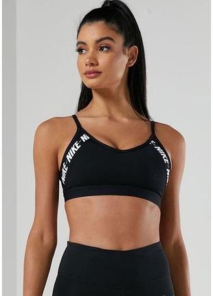 Спортивний топ з лого nike
