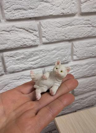 Милий котик. полістоун. статуетка