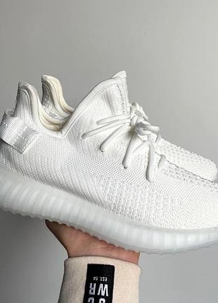 Білі адідас їзі буст 350 унісекс adidas yeezy boost 350 v2 triple white 43