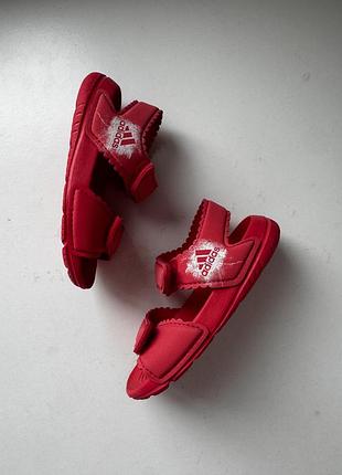 Найзручніші босоніжки  фірми adidas