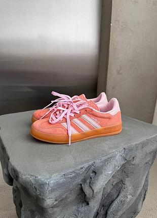 Жіночі рожеві кросівки adidas gazelle indoor w pink white х адідас газель 38