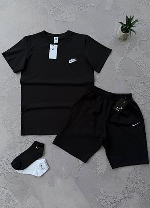Костюм nike футболка, шорты,
2 пары носков в подарок!