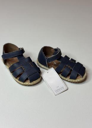 Mothercare новые с биркой фирменные отличные сандалии