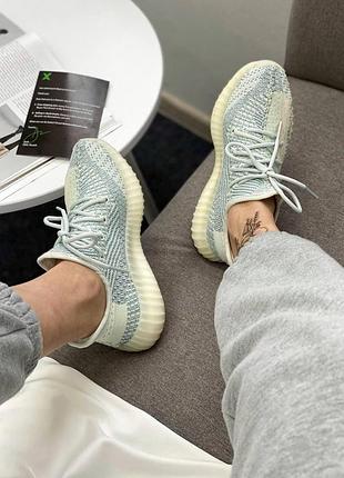 Світлі блакитні кросівки адідас ізі буст 350 літо adidas yeezy 350 v2 cloud white 40