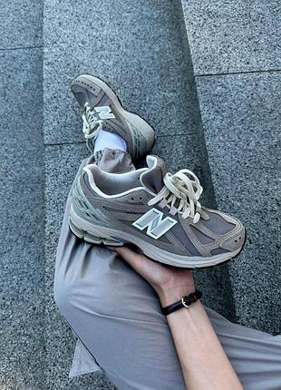 Сірі кросівки унісекс new balance 1906r grey dark beige х нью беланс 40